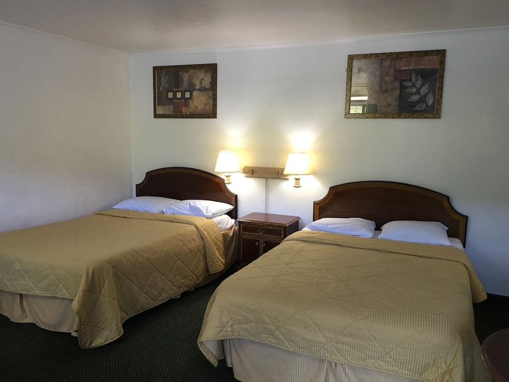 Relax Inn Altoona Bagian luar foto