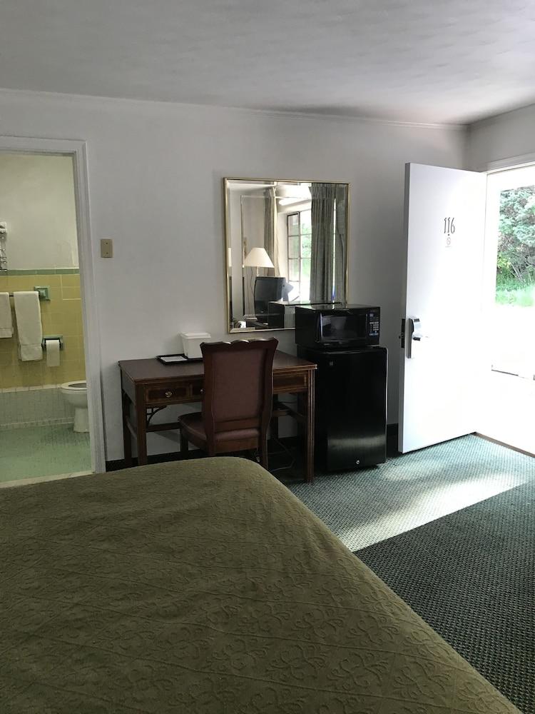 Relax Inn Altoona Bagian luar foto