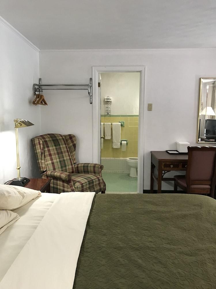 Relax Inn Altoona Bagian luar foto
