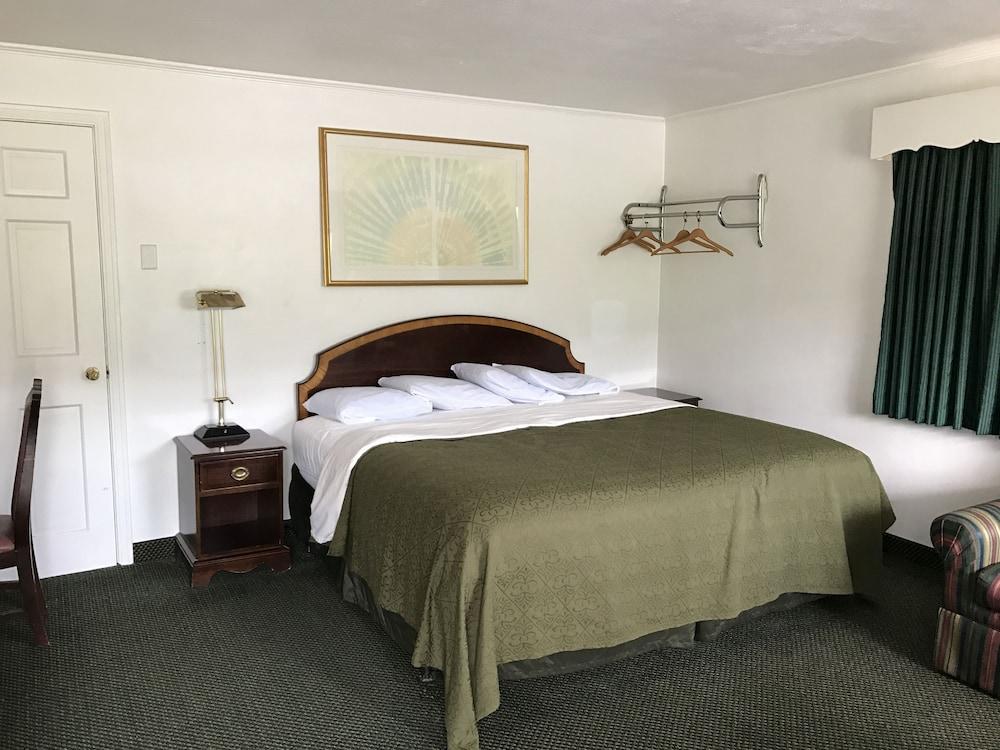 Relax Inn Altoona Bagian luar foto