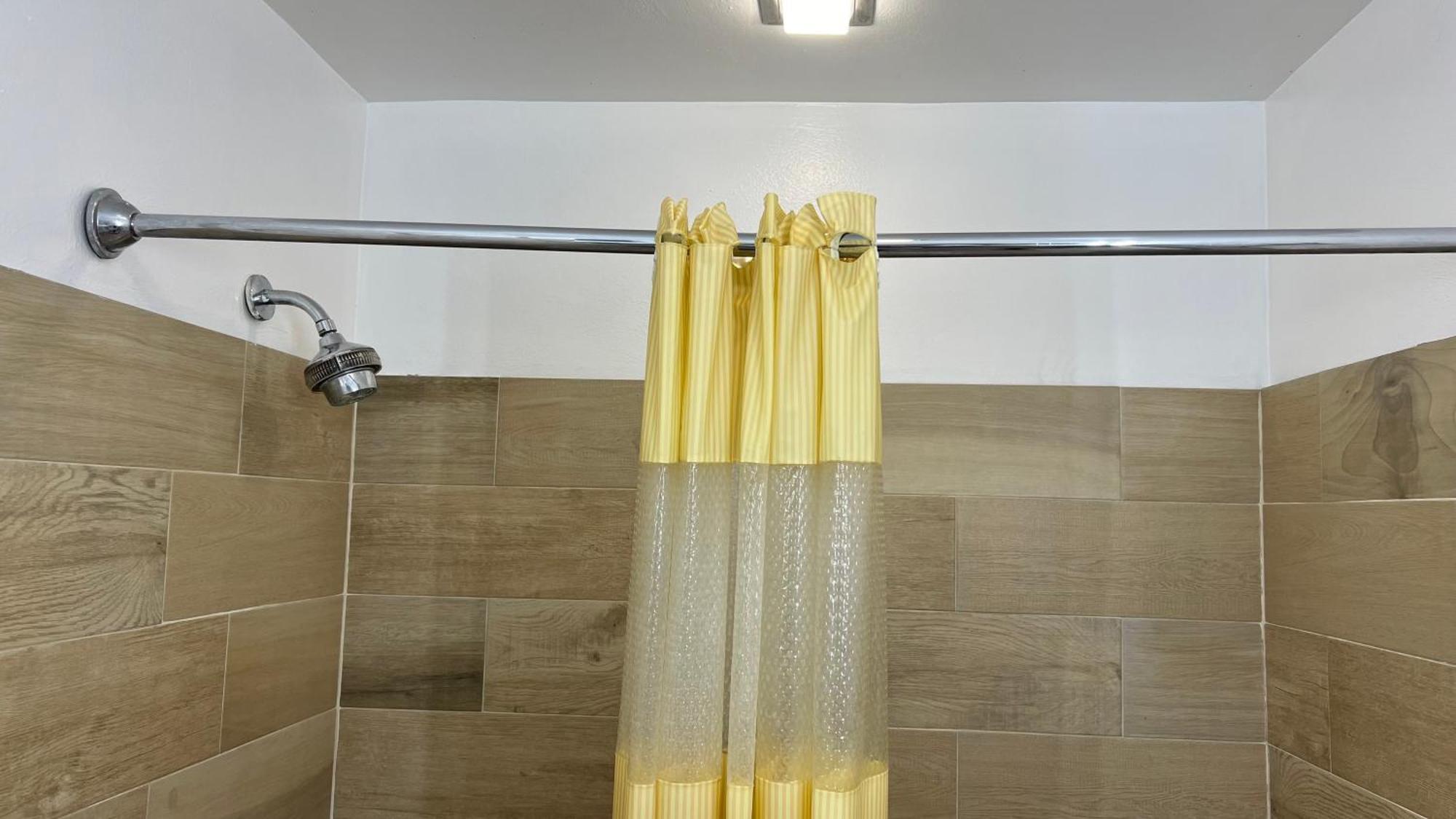 Relax Inn Altoona Bagian luar foto