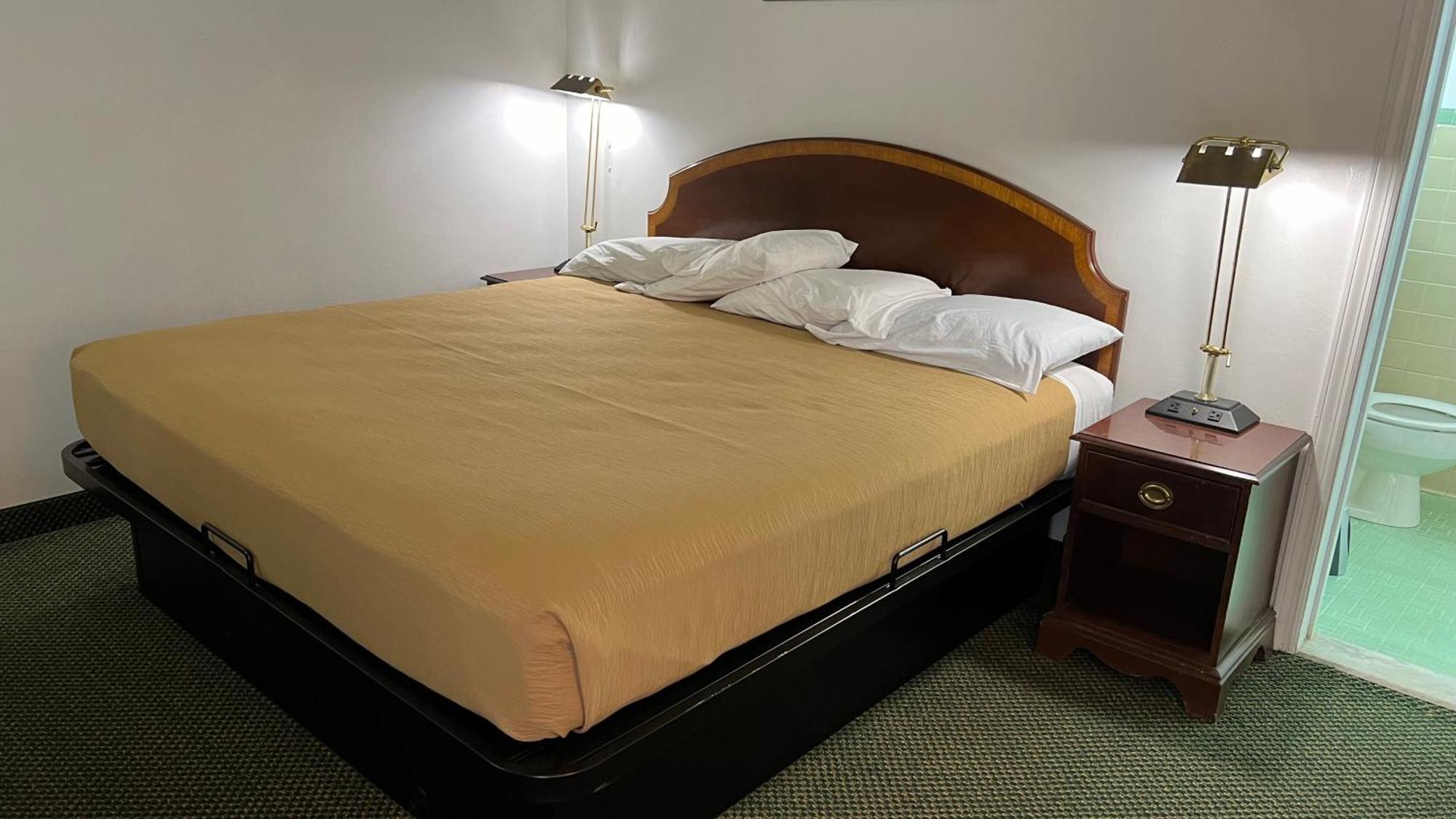 Relax Inn Altoona Bagian luar foto